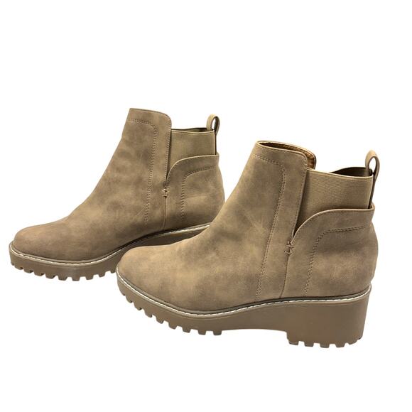 Dolce Vita Rielle Lug Sole Wedge Faux Leather Boots Taupe Brown WMS Size 9 - Picture 1 of 8